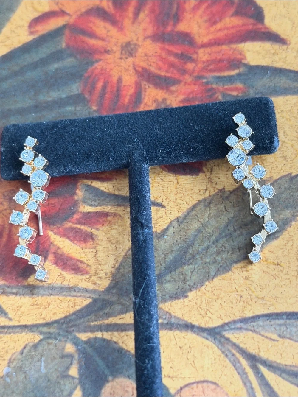 Elegant Gold and Clear Crystal pierced earrings Earrings